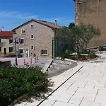 Gite La Capelle Pres De La Reserve Africaine De Sigean Et Narbonne A 10 Min Des Plages 펜션 Roquefort-des-Corbières